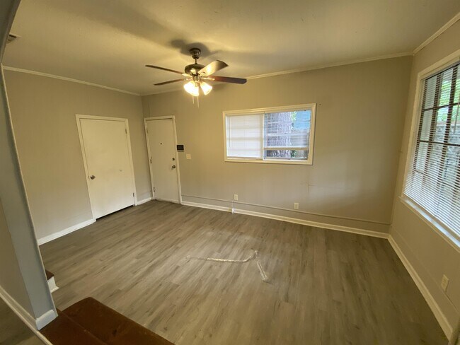 Building Photo - 3329 Oakridge Dr