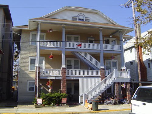 Primary Photo - 706 Moorlyn Ter