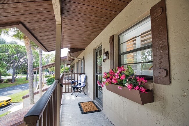 Foto del edificio - Seasonal Short-Term Fully Renovated Condo ...