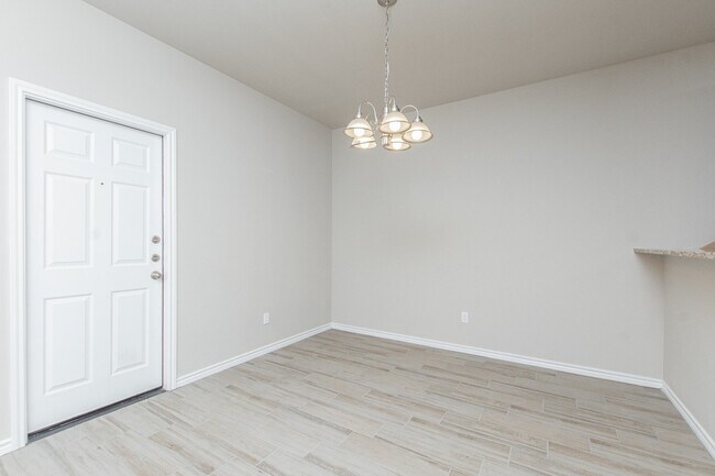 Foto del edificio - 2551 Leroy Ln