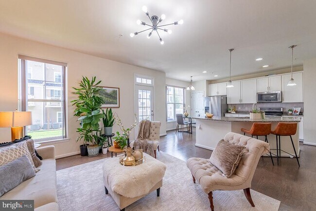 Building Photo - 43376 Town Gate Square