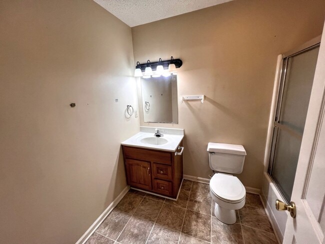 Building Photo - 1006 Southwood Dr
