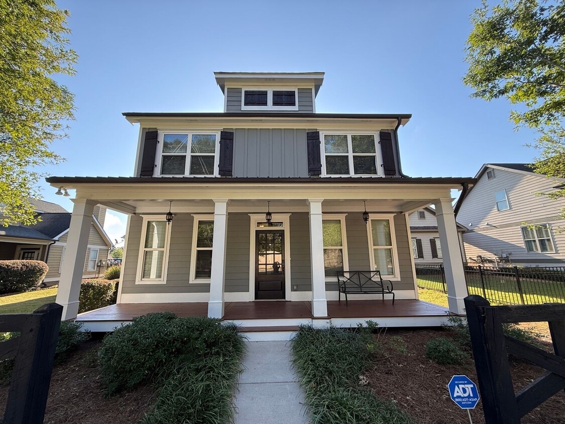Foto principal - For Rent – 3 Bedroom, 2.5 Bath Home near M...