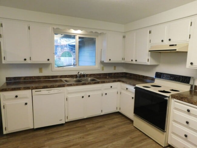 Foto del edificio - 3Bd/2Ba Single Story Home - Available to V...