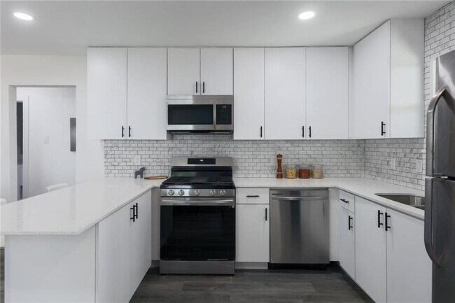Building Photo - 5005 Avenue F