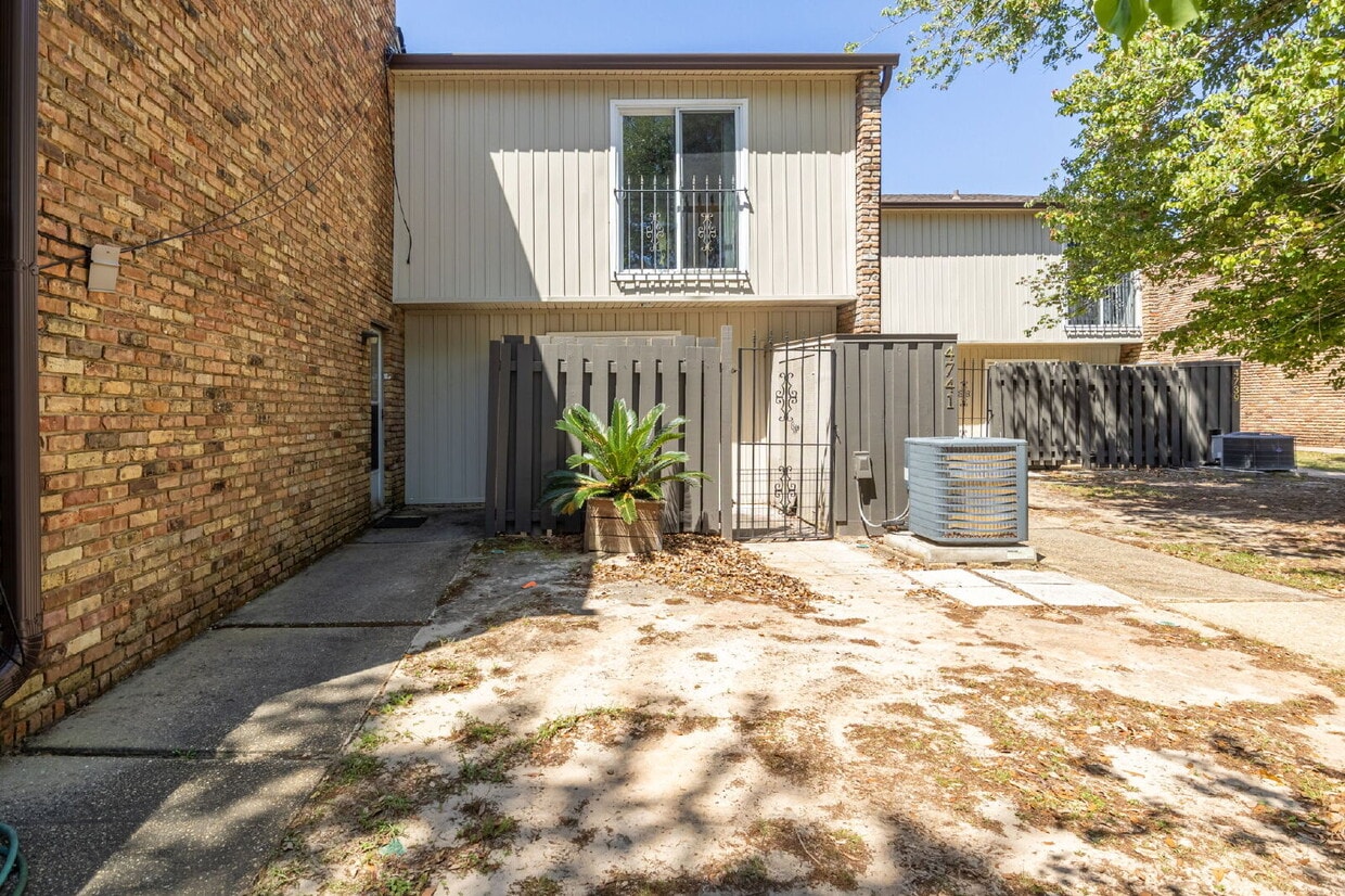 Primary Photo - Move in ready!