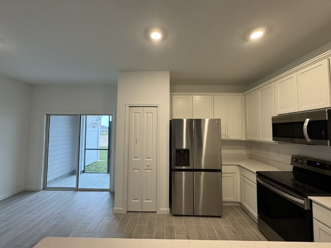 Foto del edificio - Brand New!! Mill Creek Townhome