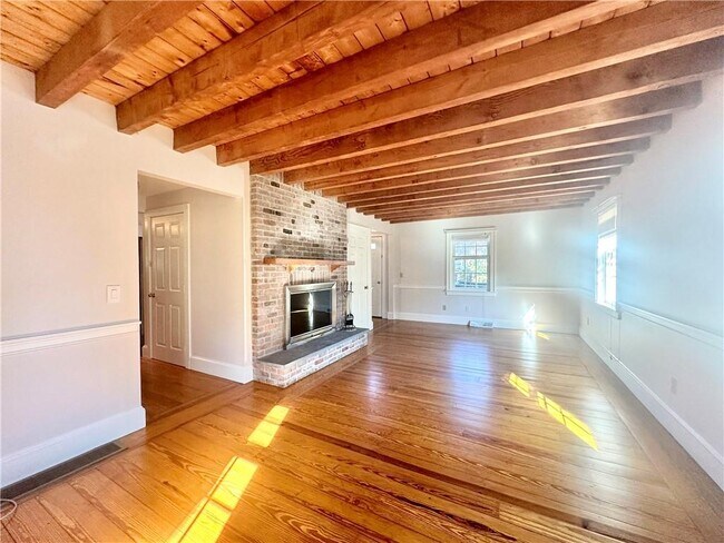 Foto del edificio - 12 Johnson Ct