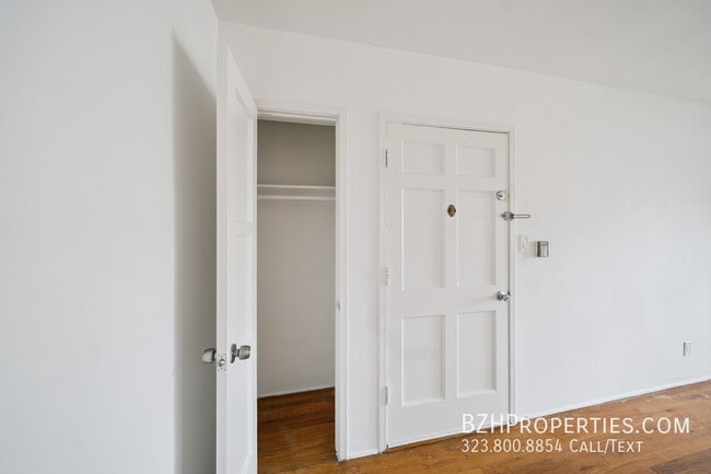 Building Photo - 12027 Albers St