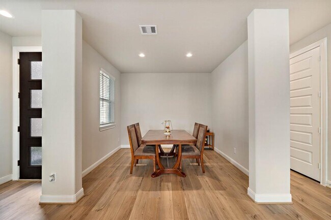 Foto del edificio - 3113 Cloud Forest Ln
