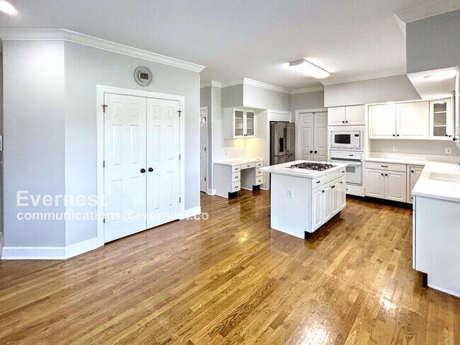 Building Photo - Spacious 5-Bedroom Home with Modern Amenit...