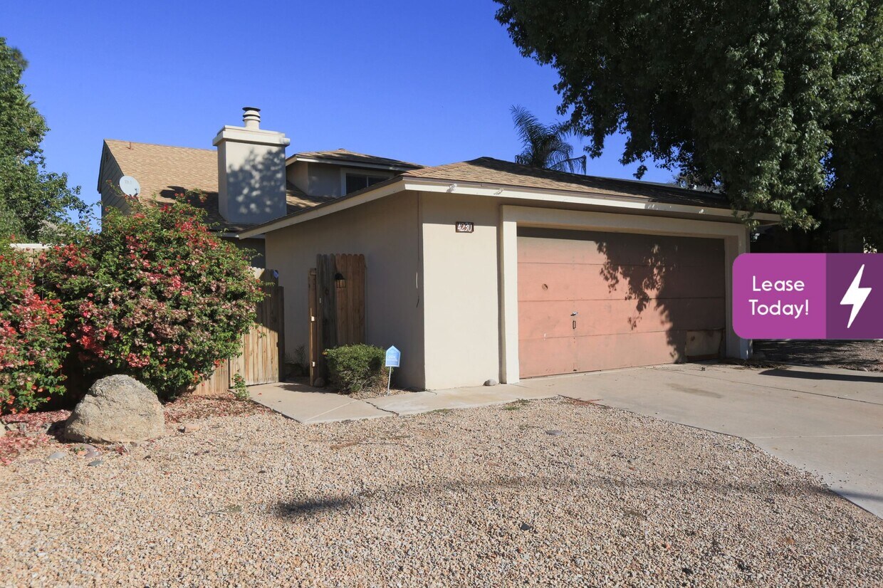 Foto principal - 4230 E Caballero Cir