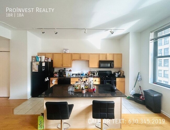 Building Photo - 5 N Wabash Ave
