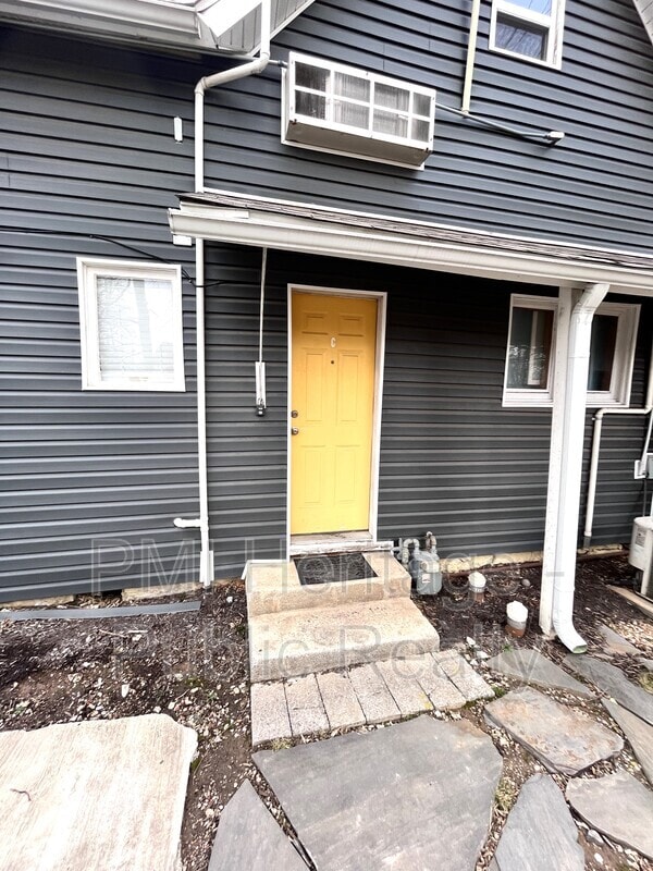 Primary Photo - 122 W Pine St