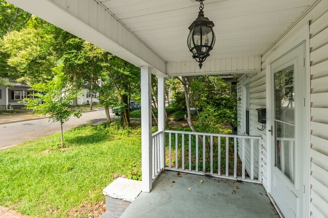 Foto del edificio - Charming 1 Bedroom, 1 Bathroom Duplex in O...