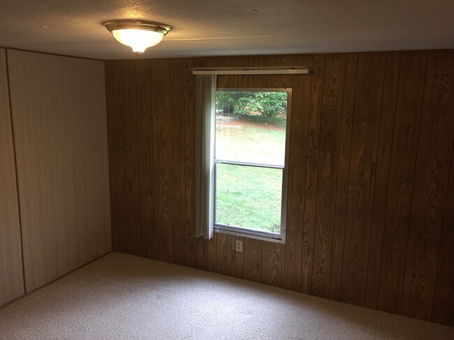 Building Photo - 996 N Co Rd 550 W