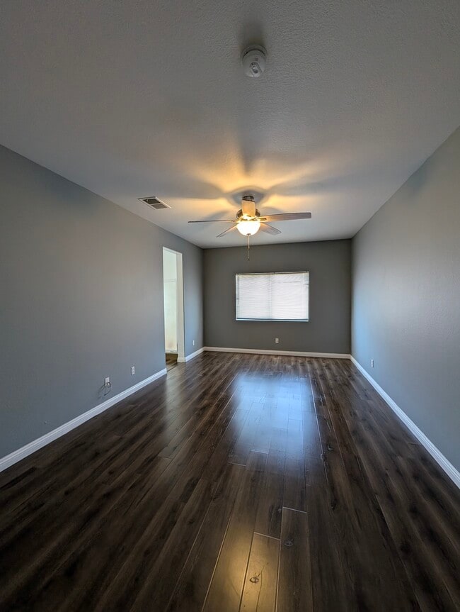 Foto del edificio - 43592 Yukon Ct
