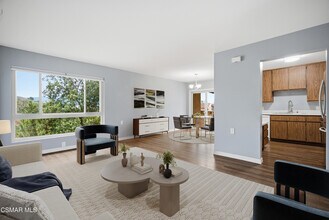Building Photo - 286 Oak Leaf Dr