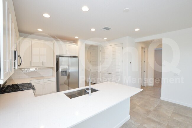 Foto del edificio - 9347 W Glenrosa Ave