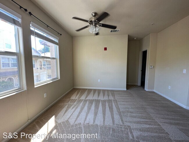 Building Photo - 2 br, 2 bath House - 2470 Fontana Street #3