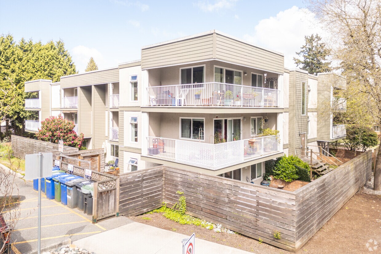 Building Photo - Shawnigan