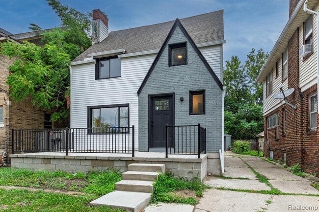 Building Photo - 2744 Lawrence St