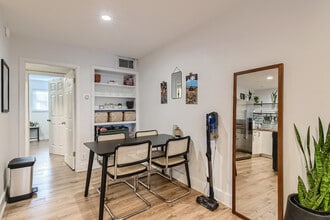 Building Photo - 1304 Summit St Building Photo - 1304 Summit St