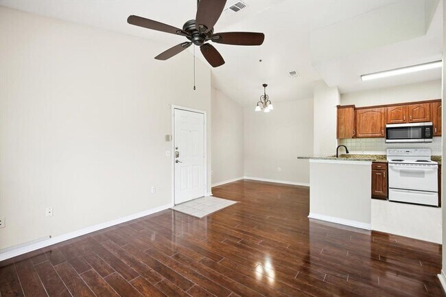 Foto del edificio - 5703 Legacy Crescent Pl