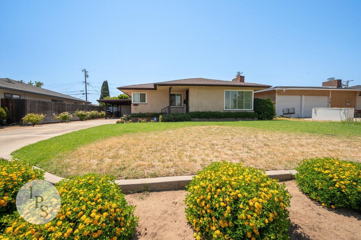 Primary Photo - Fresno South East Home, 3BR/1BA, Built 195...