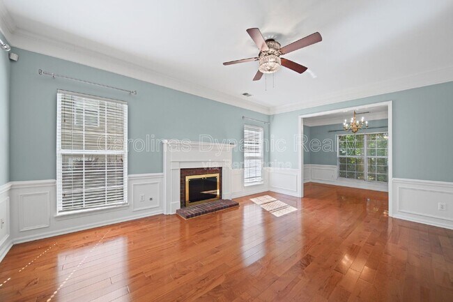 Building Photo - 2812 Redfield Dr