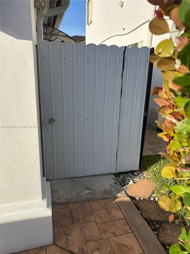 Foto principal - 15535 SW 10th St