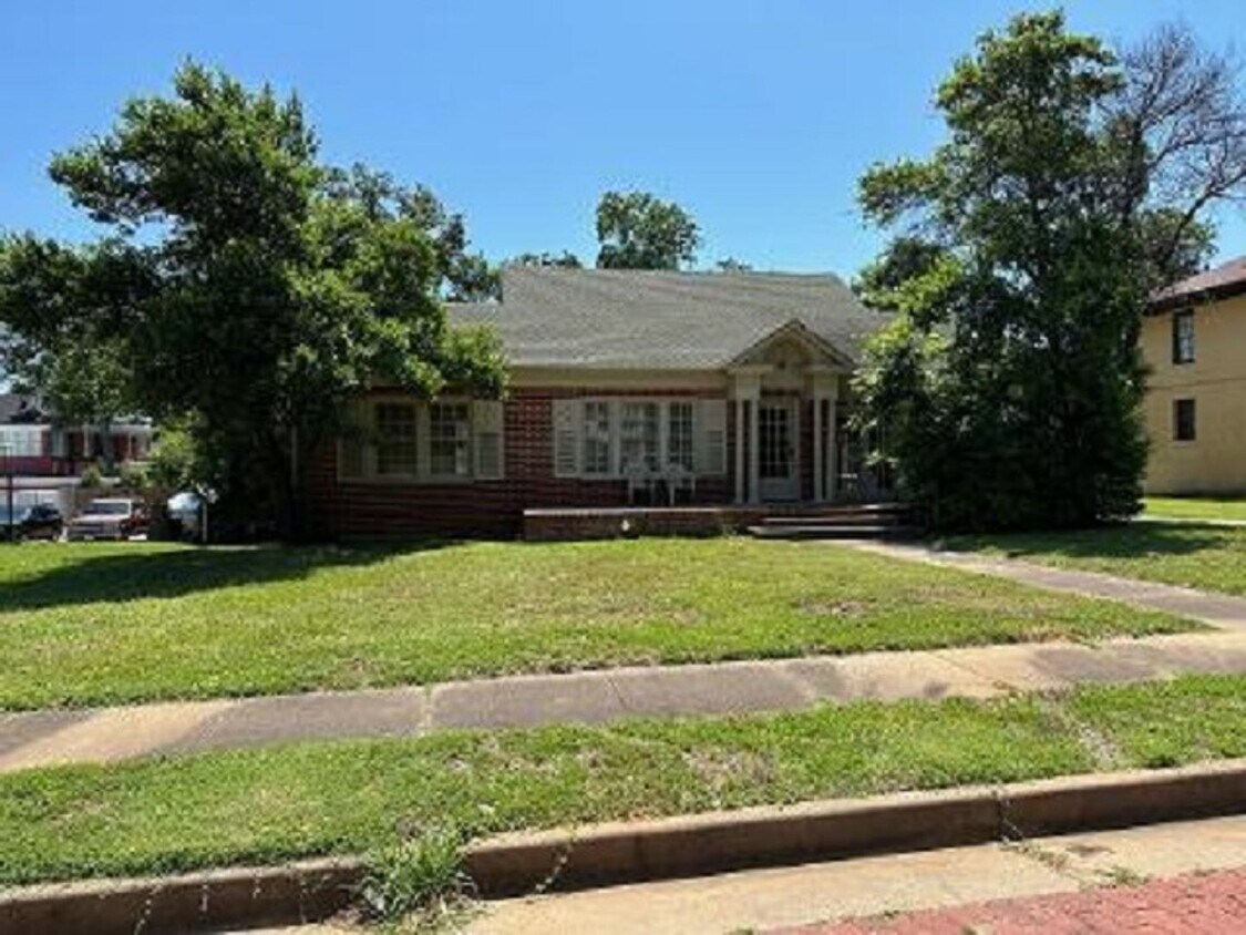 Primary Photo - 430 S Bonner