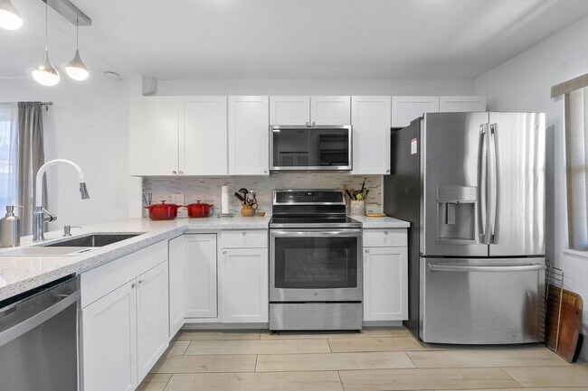 Foto del edificio - 8436 Cypress Ln