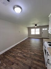 Building Photo - 836 White Oak Dr