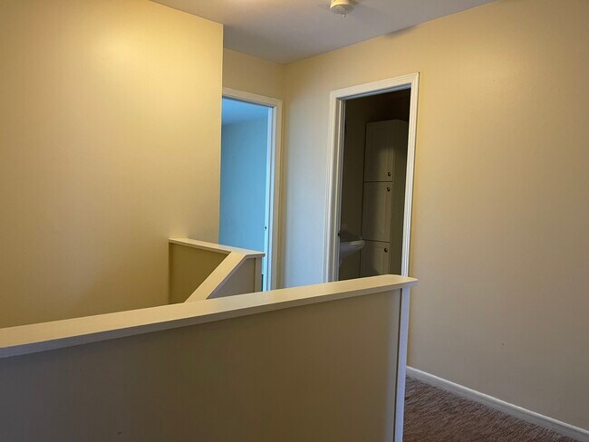 Building Photo - 347 Meadow Green Ln
