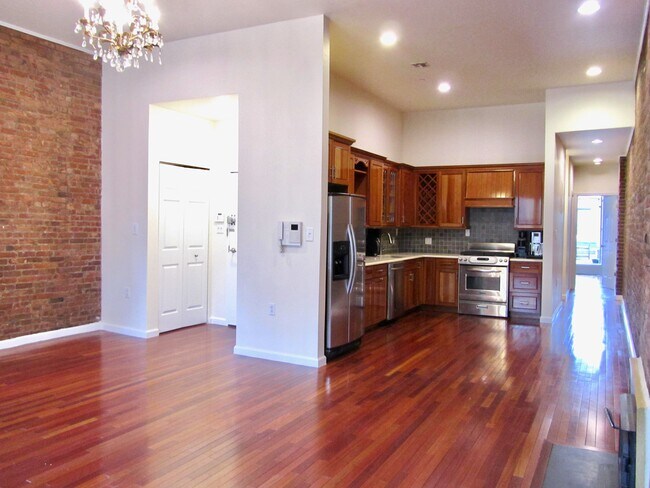 Building Photo - 104 W 123rd St