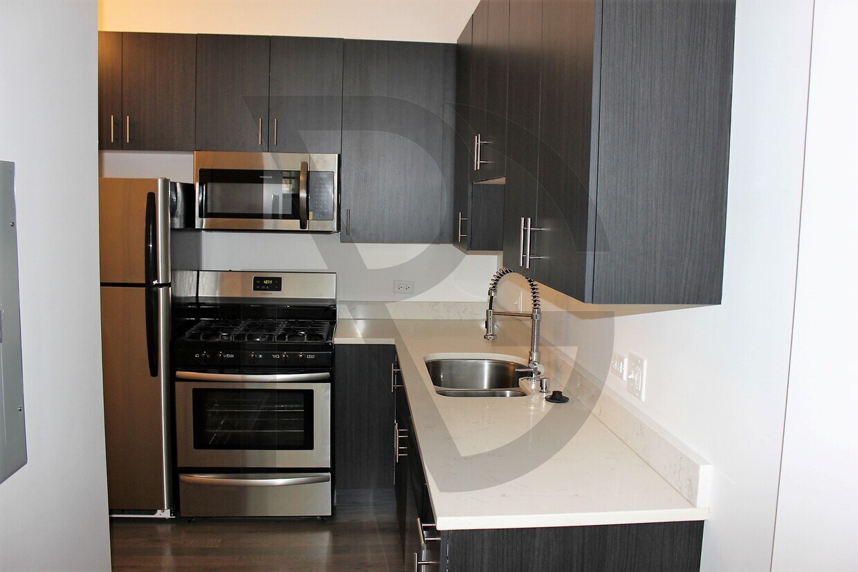 Foto principal - 630 W Lake St