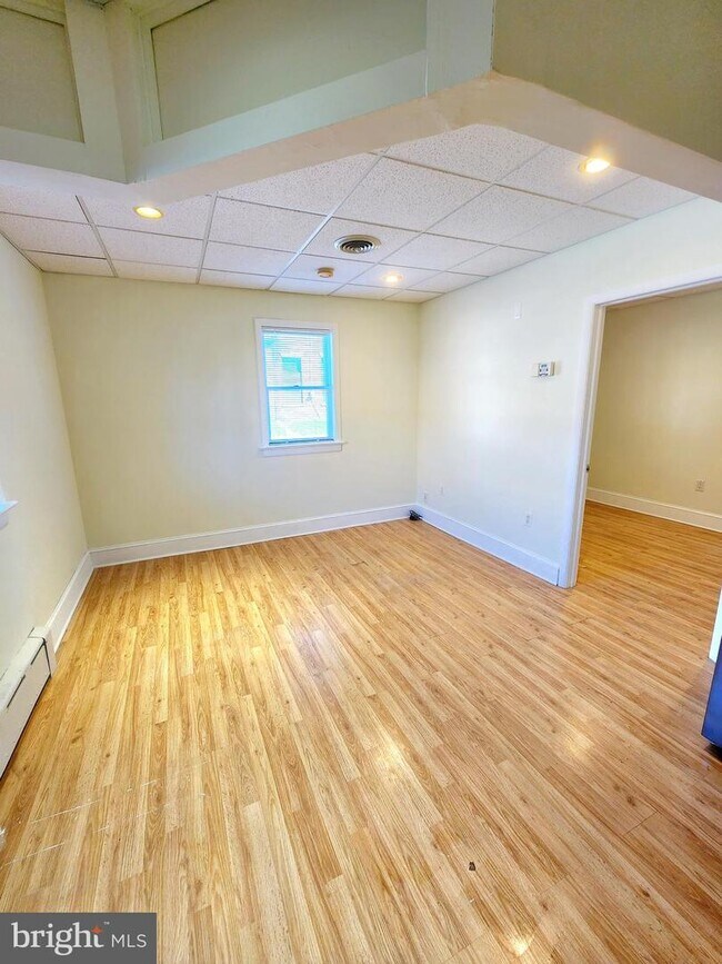 Building Photo - 1052 Brunswick Ave