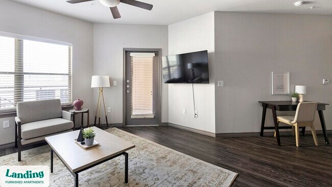 Foto del edificio - 650 S Main St