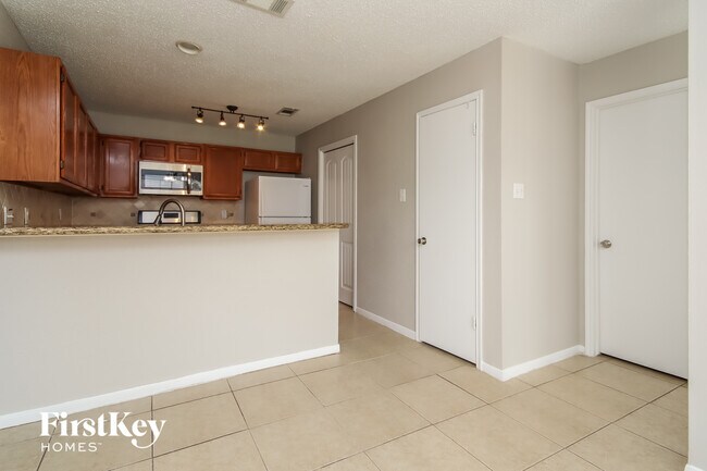 Foto del edificio - 8654 Pine Falls Dr