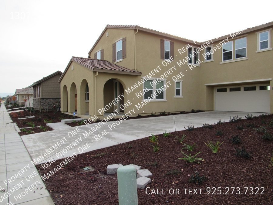 and Spacious 5 Bed/4.5 Bath Mount... House for Rent in Tracy