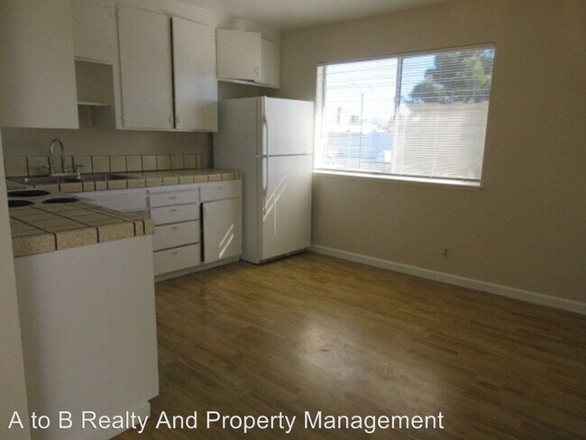 Building Photo - 575 Nido Dr