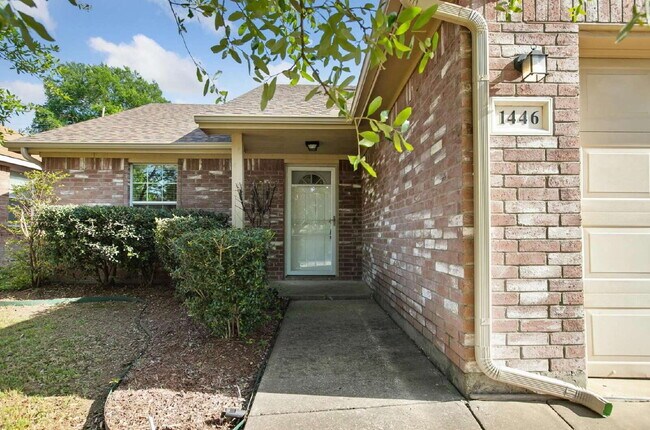 Building Photo - "Charming 3-Bedroom Home Just Minutes from Downtown Dallas!"