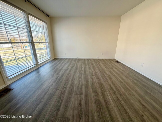 Foto del edificio - 6216 Hillcrest Ct