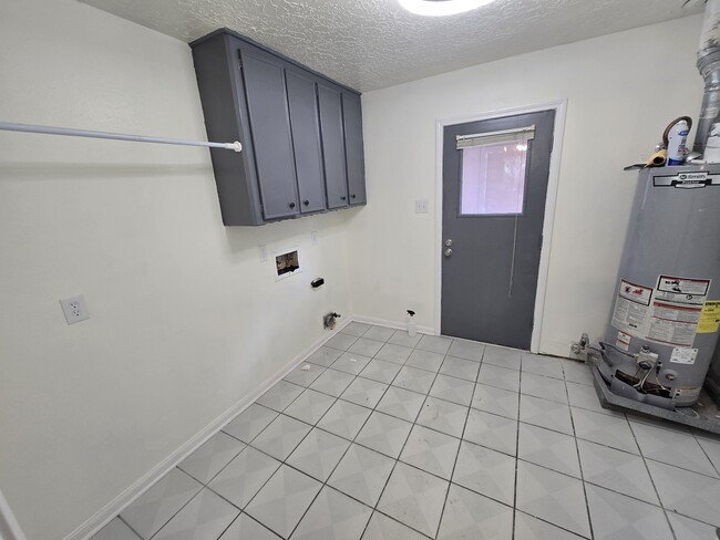 Building Photo - 9003 Haverstock Dr