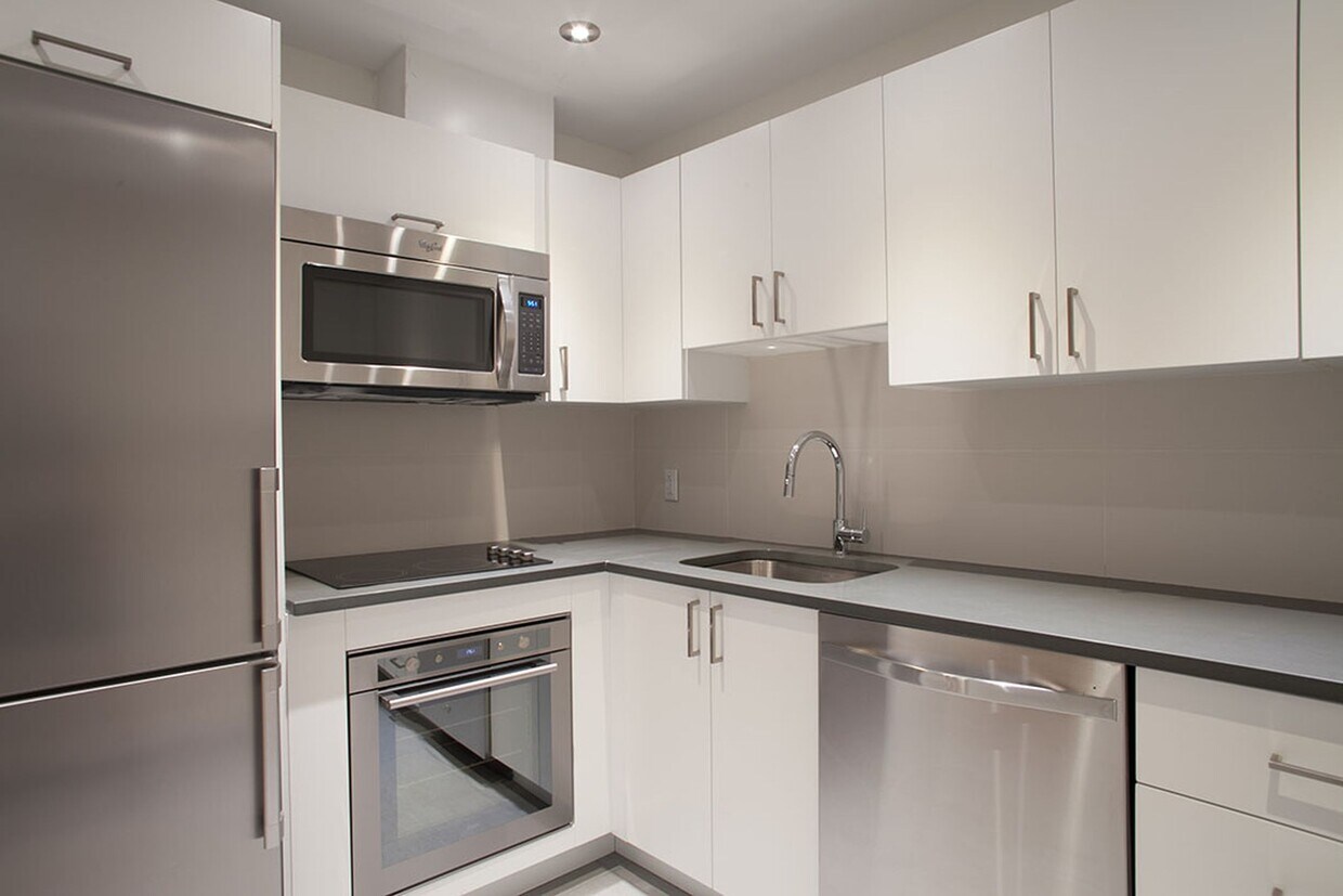 Primary Photo - 3495 Rue de la Montagne