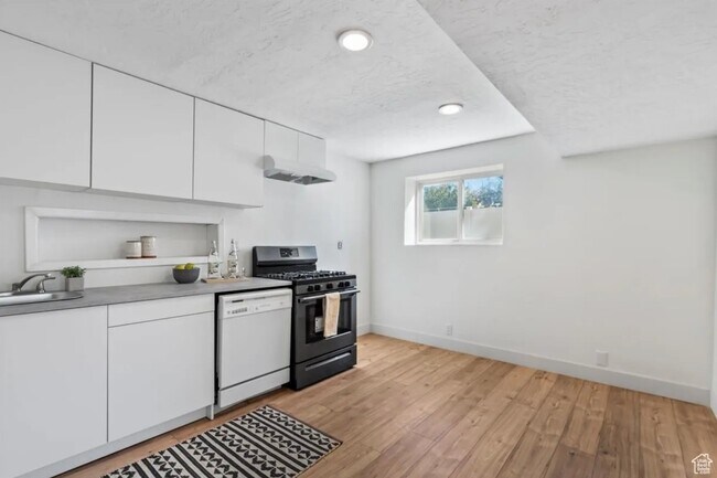 Foto del edificio - 5649 Bree St