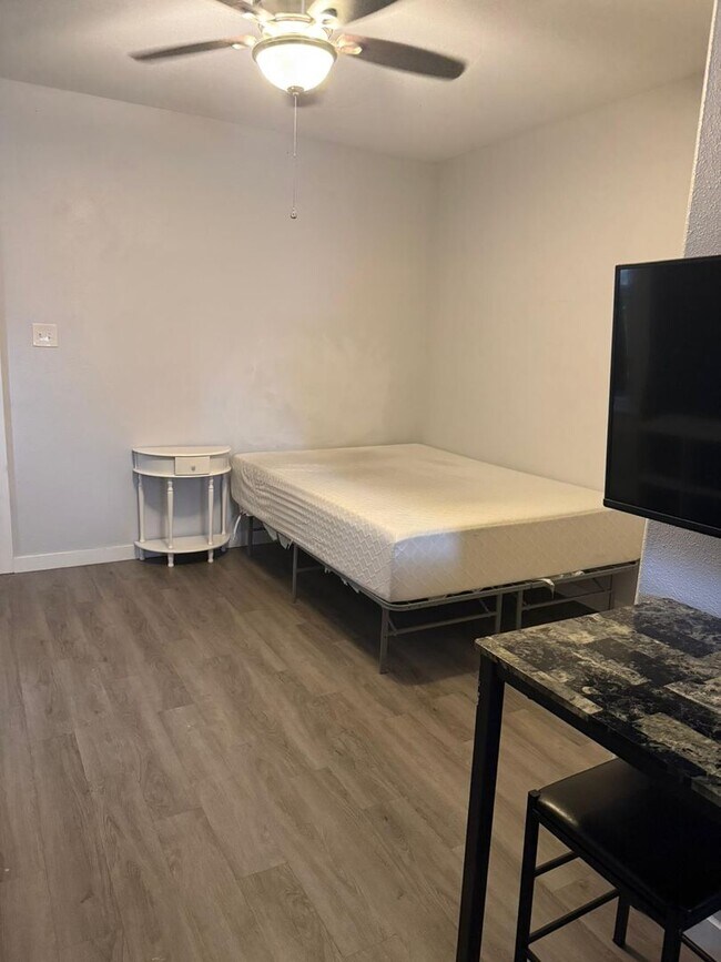 Foto del edificio - 2460 North St