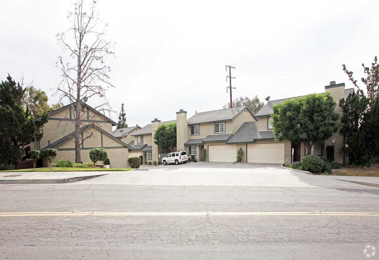 Foto del edificio - 1905-1937 S Lark Ellen Ave