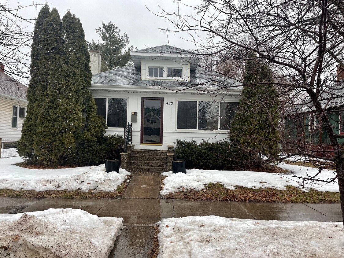 Foto principal - 422 E Howard St